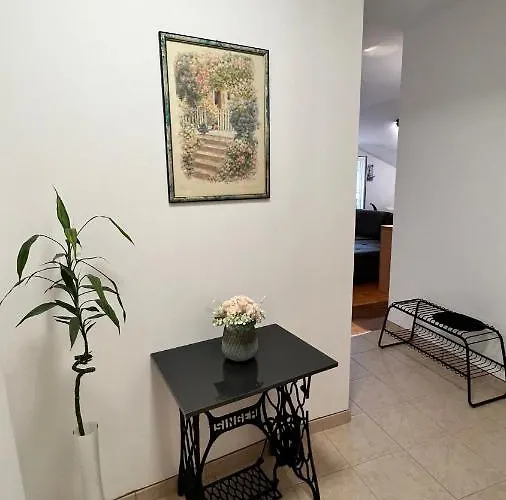 Apartment Prova S Pogledom Na I Besplatnim Parkingom