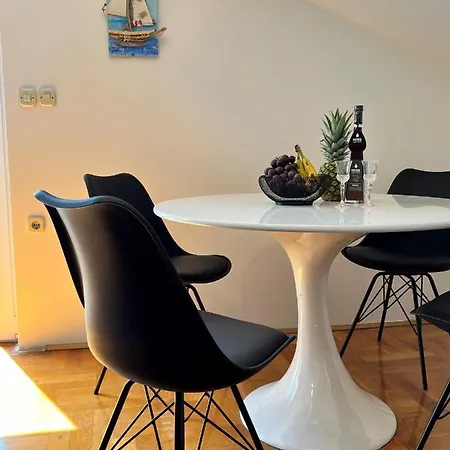 Prova S Pogledom Na I Besplatnim Parkingom Apartmán